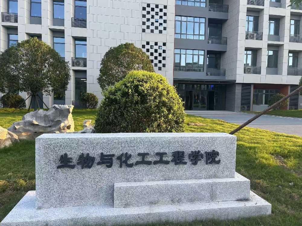 凌云县扬州职业大学体育场高杆灯项目